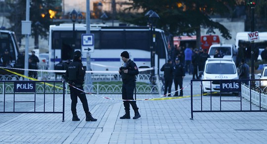 
Cảnh sát Thổ Nhĩ Kỳ phong tỏa hiện trường vụ đánh bom. Ảnh: SPUTNIK
