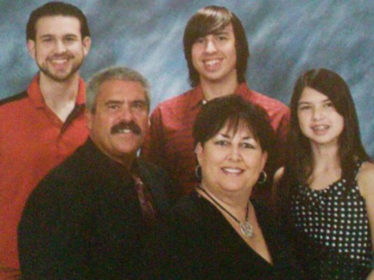 Gia đình Dooley, từ trái qua trên xuống: Cameron, Landon, Steven Todd, Lori và Brooke. Ảnh: 13newsnow.