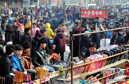 Một số địa phương ở Trung Quốc kiêng cử mua giày và sách trong dịp tết Ảnh: THX