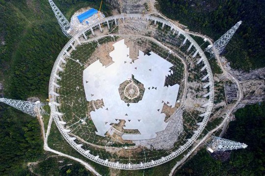 
Chi phí xây dựng đài thiên văn FAST dự kiến 1,2 tỉ nhân dân tệ. Ảnh: EPA

