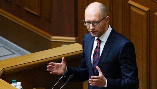 Thủ tướng Ukraine Arseniy Yatsenyuk phát biểu trước quốc hội hôm 16-2. Ảnh: RIA NOVOSTI