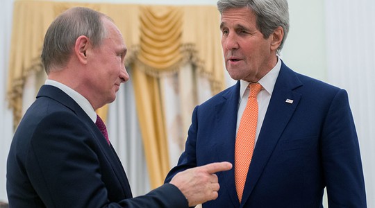 TT Nga Vladimir Putin và Ngoại trưởng Mỹ John Kerry trong cuộc gặp ngày 24-3. Ảnh: Sputnik