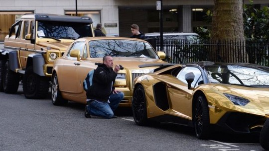 Lamborghini Aventador mạ vàng đầu tiên trên thế giới