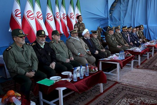
Một vài hình ảnh trong buổi lễ kỷ niệm ngày Quân đội của Iran tại thủ đô Tehran hôm 17-4. Ảnh: REUTERS
