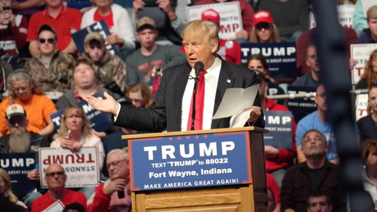 
Ông Donald Trump phát biểu trước khoảng 7.000 người ở Fort Wayne ngày 1-5. Ảnh: WANE.COM
