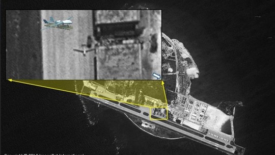 
Ảnh vệ tinh cho thấy Trung Quốc triển khai máy bay không người lái tàng hình ra đảo Phú Lâm. Ảnh: ISI
