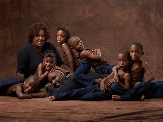 Hình ảnh hạnh phúc của gia đình sinh 6 đứa con