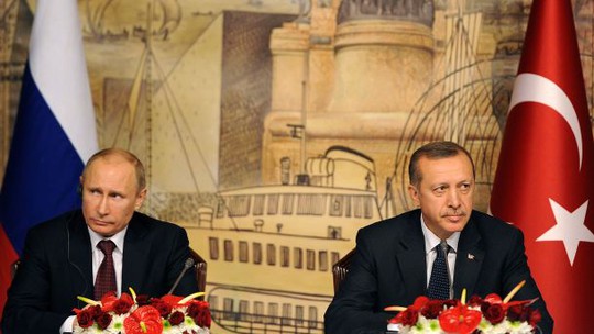 Tổng thống Erdogan (phải) và các quan chức Thổ Nhĩ Kỳ nhiều lần từ chối xin lỗi theo yêu cầu của Tổng thống Nga Vladimir Putin. Ảnh: AP