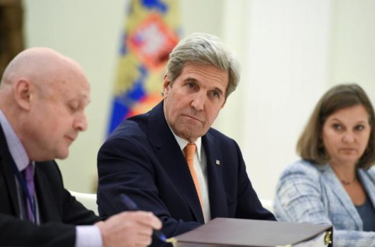 
Ngoại trưởng Mỹ John Kerry trong buổi gặp Tổng thống Nga Vladimir Putin tại điện Kremlin ngày 14-7 Ảnh: REUTERS
