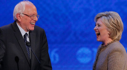 Ứng viên tổng thống đảng Dân chủ Bernie Sanders và Hillary Clinton Ảnh: RT