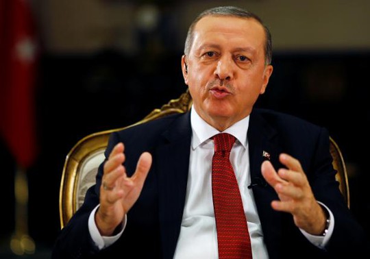 Tổng thống Tayyip Erdogan trong một cuộc phỏng vấn của Reuters. Ảnh: REUTERS