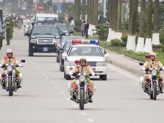 
Đoàn cảnh sát làm nhiệm vụ dẫn đường một phái đoàn cấp cao tại Hà Nội
