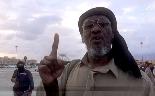 Một người Sudan ủng hộ IS ở Sirte. Ảnh: Telegraph