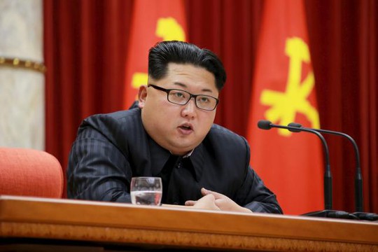 
Nhà lãnh đạo Triều Tiên Kim Jong-Un phát biểu khen ngợi các nhà khoa học và chuyên gia hạt nhân nước này. Ảnh: Reuters

