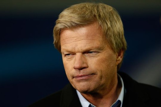 
Oliver Kahn mỉa mai thói nghiện khoe thân của Ronaldo
