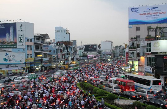 
Việc phát triển trung tâm điều hành ITS là một trong những giải pháp hữu hiệu để giải quyết các vấn đề giao thông của TP (Trong ảnh: Kẹt xe trên đường Xô Viết Nghệ Tĩnh, đoạn qua ngã tư Hàng Xanh (quận Bình Thạnh, TP HCM- Ảnh: Gia Minh).
