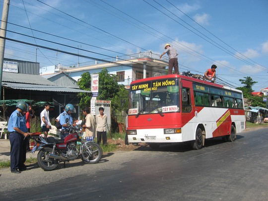 
Ông Đỗ Anh Tài không chỉ chưa làm tốt nhiệm vụ mà còn sai phạm khi tự ý lập quỹ trái phép. Trong ảnh: Thanh tra giao thông tỉnh Đồng Tháp đang làm nhiệm vụ. Ảnh chỉ có tính minh họa
