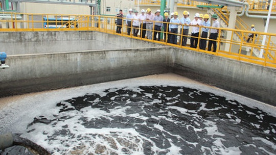 Đoàn công tác của Bộ trưởng TN-MT Trần Hồng Hà kiểm tra nơi xử lý nước thải của Formosa ngày 28-4 - Ảnh: TTO