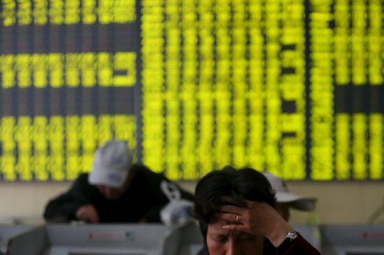 Các nhà đầu tư Trung Quốc luôn trong tình trạng bất an Ảnh: REUTERS