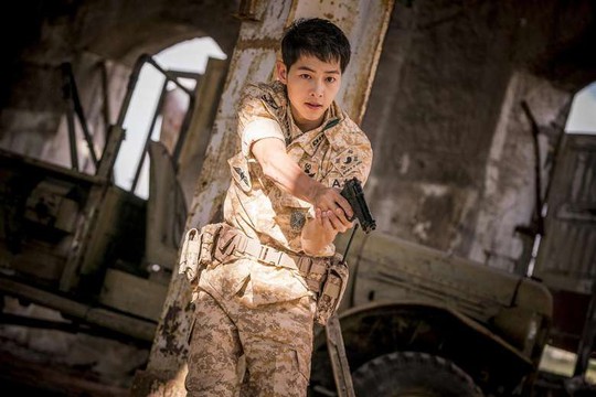 Song Joong Ki trong phim Hậu duệ mặt trời