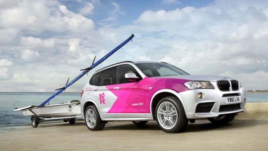 
10 chiếc X5, 700 chiếc Series 5, hàng trăm chiếc MINI dùng làm taxi cho thế vận hội năm đó.
