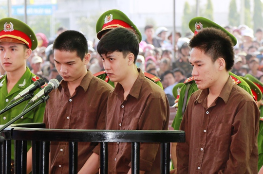 Từ trái qua phải: Vũ Văn Tiến, Nguyễn Hải Dương, Trần Đình Thoại