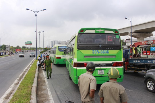 
Vụ tai nạn liên hoàn giữa hai xe buýt và xe ô tô
