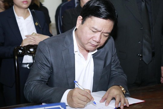 Bí thư Thành ủy TP HCM Đinh La Thăng viết sổ tang