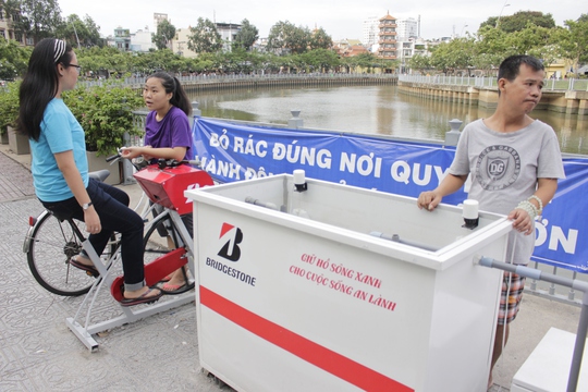 
Em Nguyễn Thị Giang Thanh (17 tuổi) cho biết: Những chiếc máy này không chỉ giúp người dân tập thể dục mà còn góp phần nâng cao ý thức bảo vệ môi trường của người dân. Em rất vui khi thấy dòng kênh Nhiêu Lộc - Thị Nghè đang trong lành trở lại.
