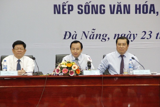 
Lãnh đạo TP Đà Nẵng tại buổi đối thoại
