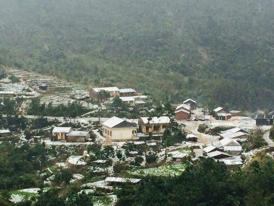 
Mưa tuyết phủ trắng khắp nơi ở Bình Liêu, Quảng Ninh - Ảnh: Báo Quảng Ninh
