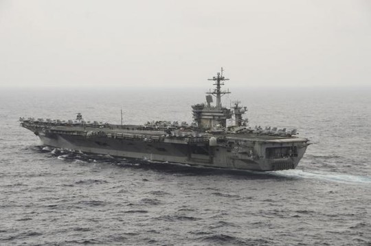 Tàu sân bay USS Theodore Roosevelt có mặt ở biển Đông vào tháng 10-2015. Ảnh: Reuters