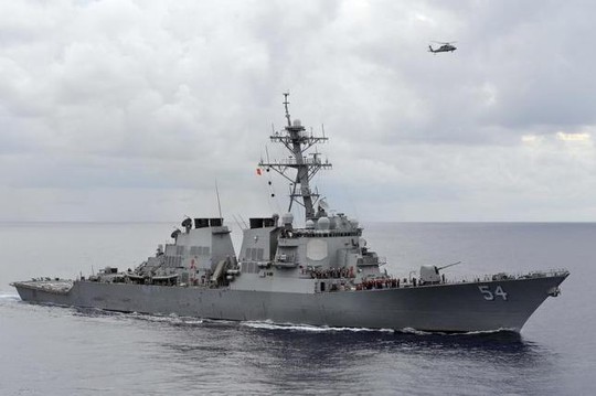 Tàu USS Curtis Wilbur. Ảnh: Reuters