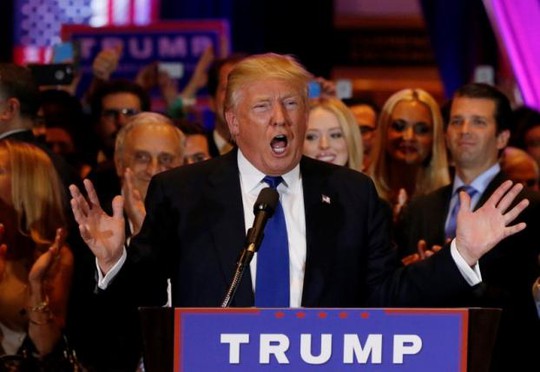 Ông Trump mừng chiến thắng ở Manhattan, New York đêm 19-4. Ảnh: Reuters