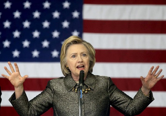 Bà Clinton phát biểu tại bang Indiana tối 26-4. Ảnh: Reuters