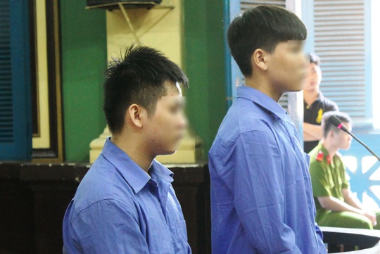 Nguyễn Công Bảo (trái) vẫn nhận mức án 12 năm tù