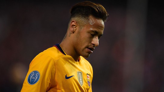 
Neymar liên tục có những hành động thiếu kiềm chế. Ảnh: Sky Sports
