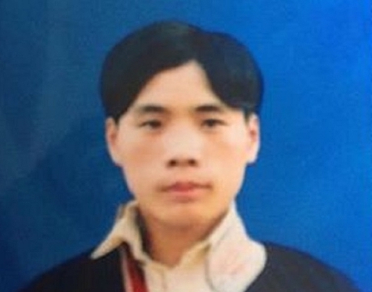 
Đối tượng Tẩn Láo Lở, nghi can chính gây ra vụ thảm sát 4 người ở Lào Cai, được cho đang trên đường trốn chạy

