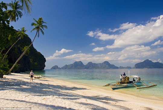 
Bờ biển Palawan xình đẹp ở Philippines. Ảnh: Daily Mail
