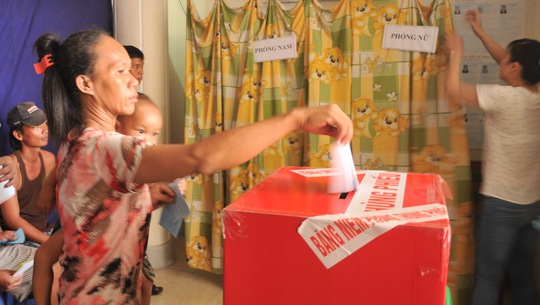 
Cử tri xã đảo Thổ Châu đi bầu cử sớm vào ngày 19-5 vừa qua.
