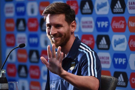 
Messi trong cuộc họp báo trước trận tái ngộ Chile
