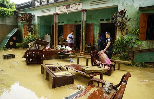 Mưa lũ lớn đã gây ngập nặng nhiều khu vực dân cư ở TP Lào Cai...