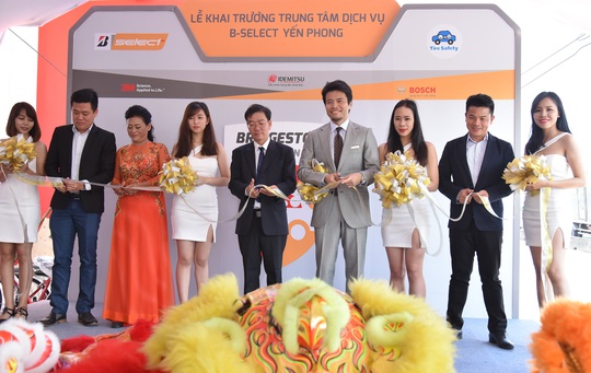 
Ban lãnh đạo Bridgestone Việt Nam và B-Select Yến Phong chính thức khai trương Trung tâm dịch vụ lốp xe du lịch cao cấp đầu tiên ở TP HCM

