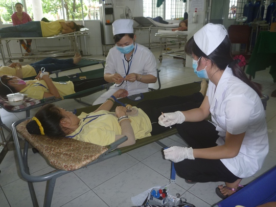 
Công nhân đang điều trị ở Trung tâm y tế huyện Châu Thành
