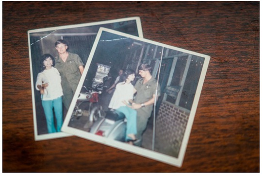 
Những tấm ảnh chụp Reischl và bà Hạnh thuở họ yêu nhau, khi đó ông 21 tuổi còn bà 19 tuổi. Ảnh: Washington Post
