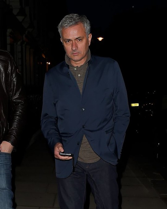 Mourinho trên đường phố London hôm 24-5