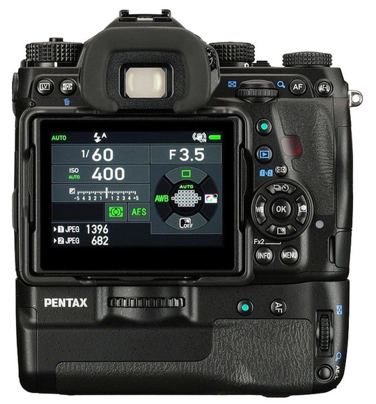 Pentax K-1: Full-frame chống rung 5 trục giá 1.800 USD