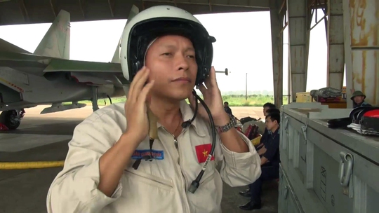 
Phi công Trần Quang Khải trước khi gặp nạn khi bay huấn luyện trên chiếc máy bay Su-30 MK2 số hiệu 8585
