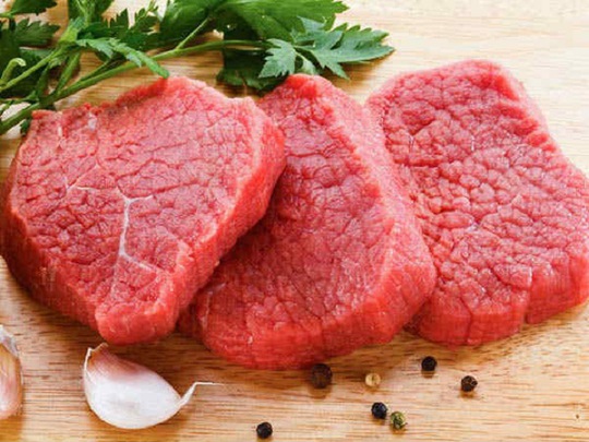 Thịt đỏ là thực phẩm giúp cải thiện lưu lượng máu đến các cơ quan sinh dục, khiến bạn dễ dàng đạt khoái cảm.