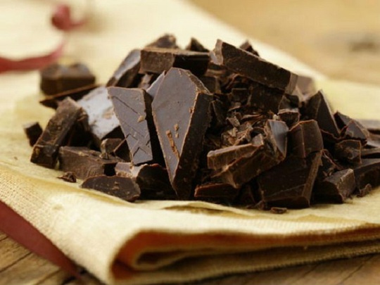 Các chất chống oxy hóa trong chocolate đen vào cơ thể làm thư giãn các dây thần kinh, có tác dụng cải thiện tinh thần.